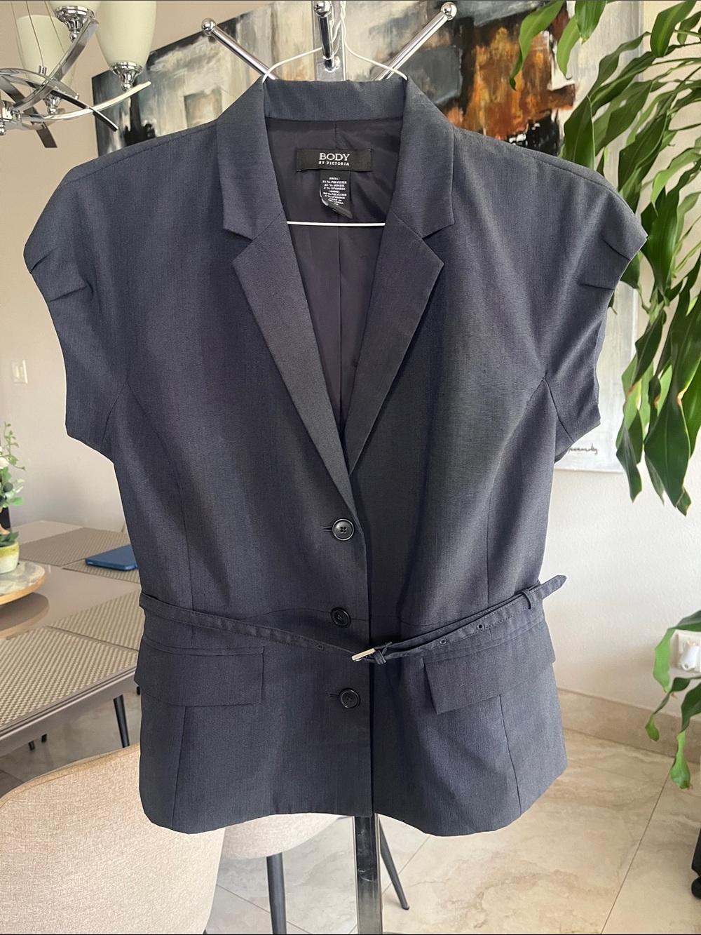 Body by Victoria  Short-Sleeve Belted Blazer. Size 12